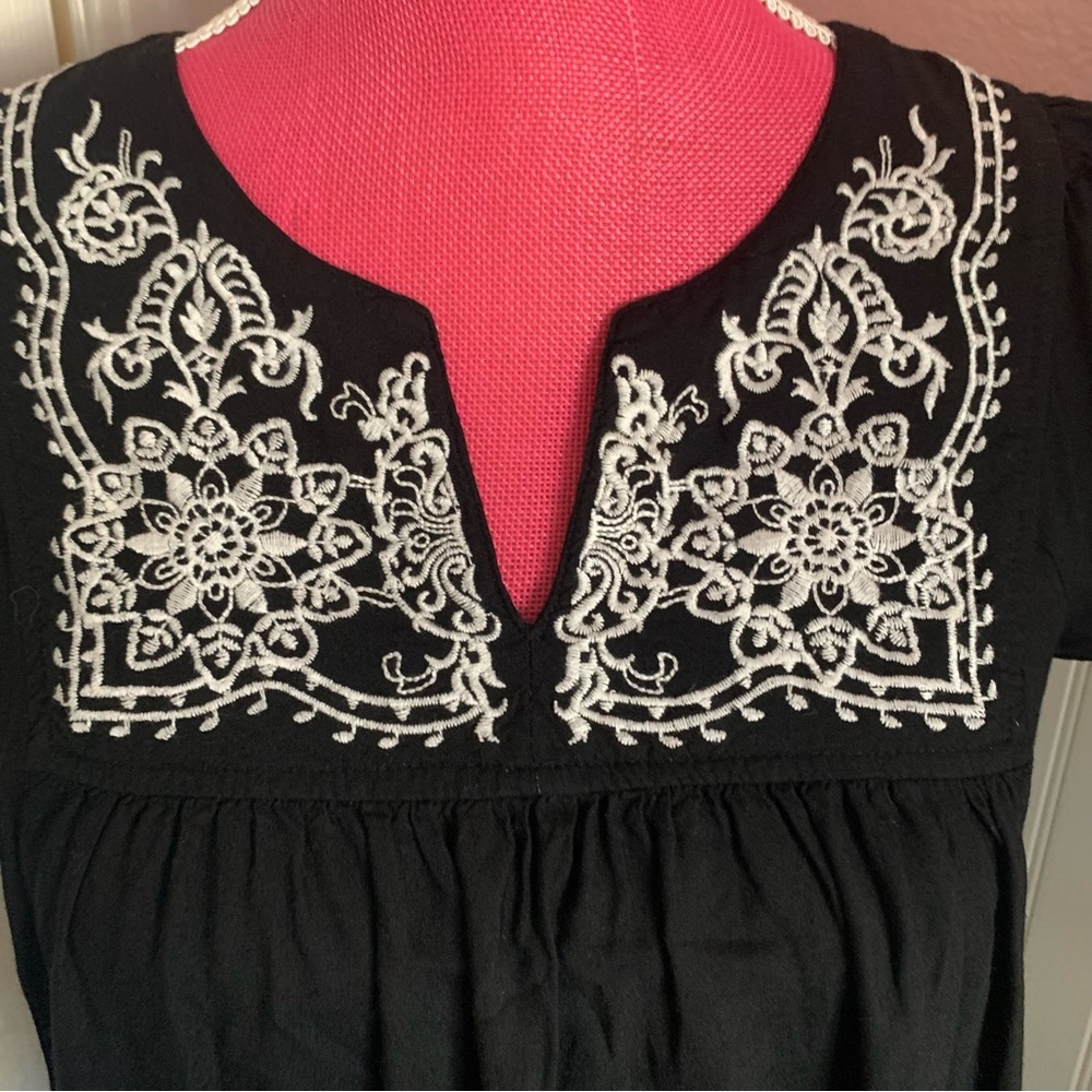 Black Short Sleeved Dress or Tunic with White Embroidery size Medium - Picture 2 of 9